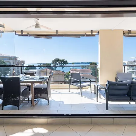Sea-view Rooftop Beaches & Private Parking