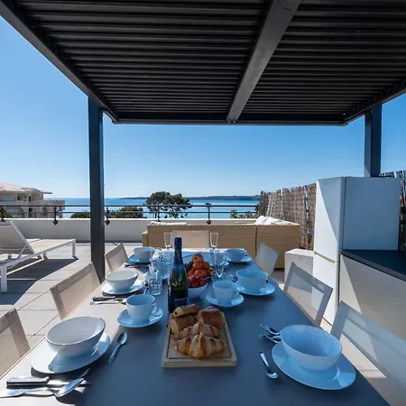 Sea-view Rooftop Beaches & Private Parking *
