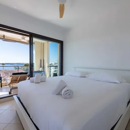 Sea-view Rooftop Beaches & Private Parking